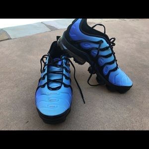 Blue ombrè Nike Air VaporMax Plus.